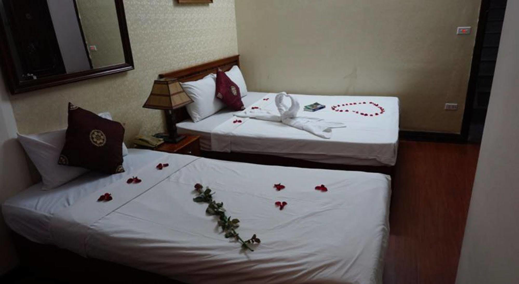 Hanoi Golden Moon Guest House 2*