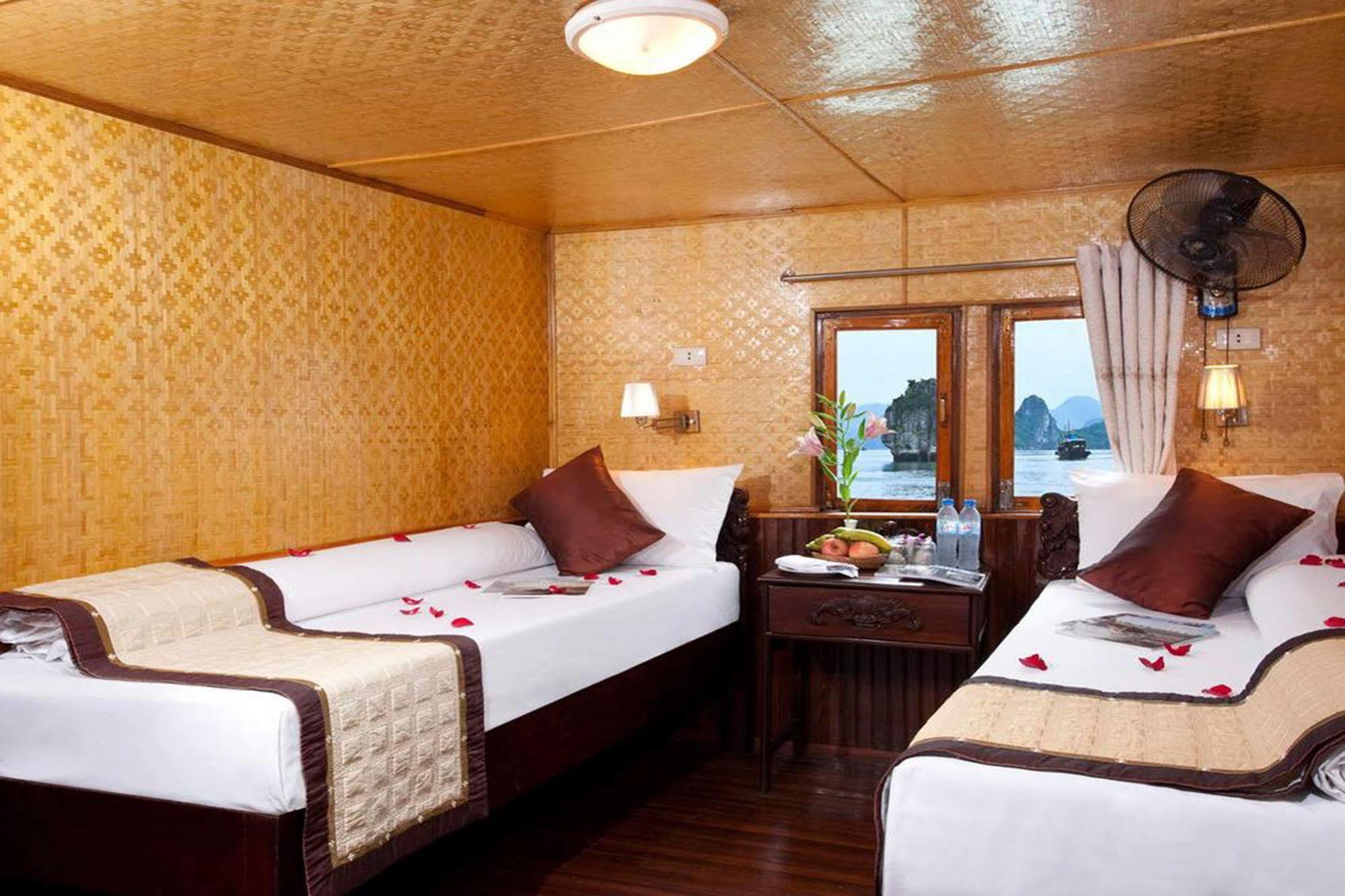 Huong Junks Ha Long