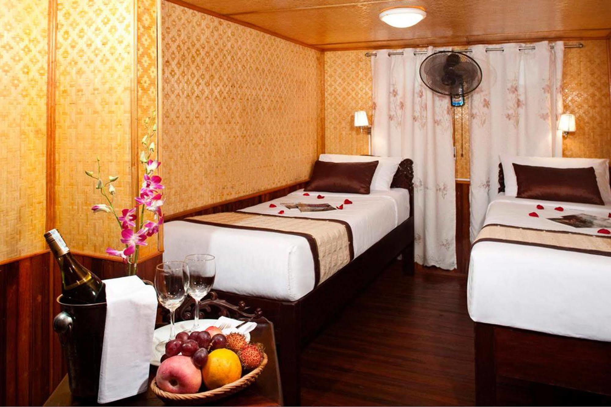 Huong Junks Botel