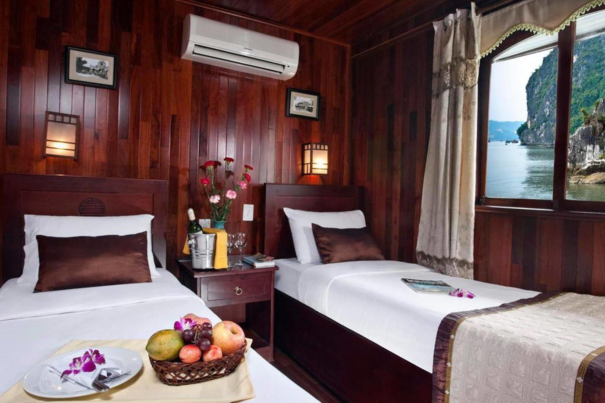 Huong Junks Botel 3*