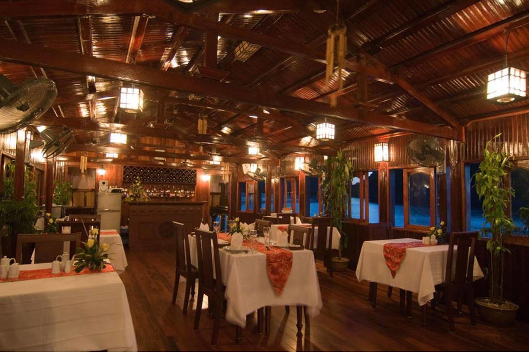 Huong Junks Botel