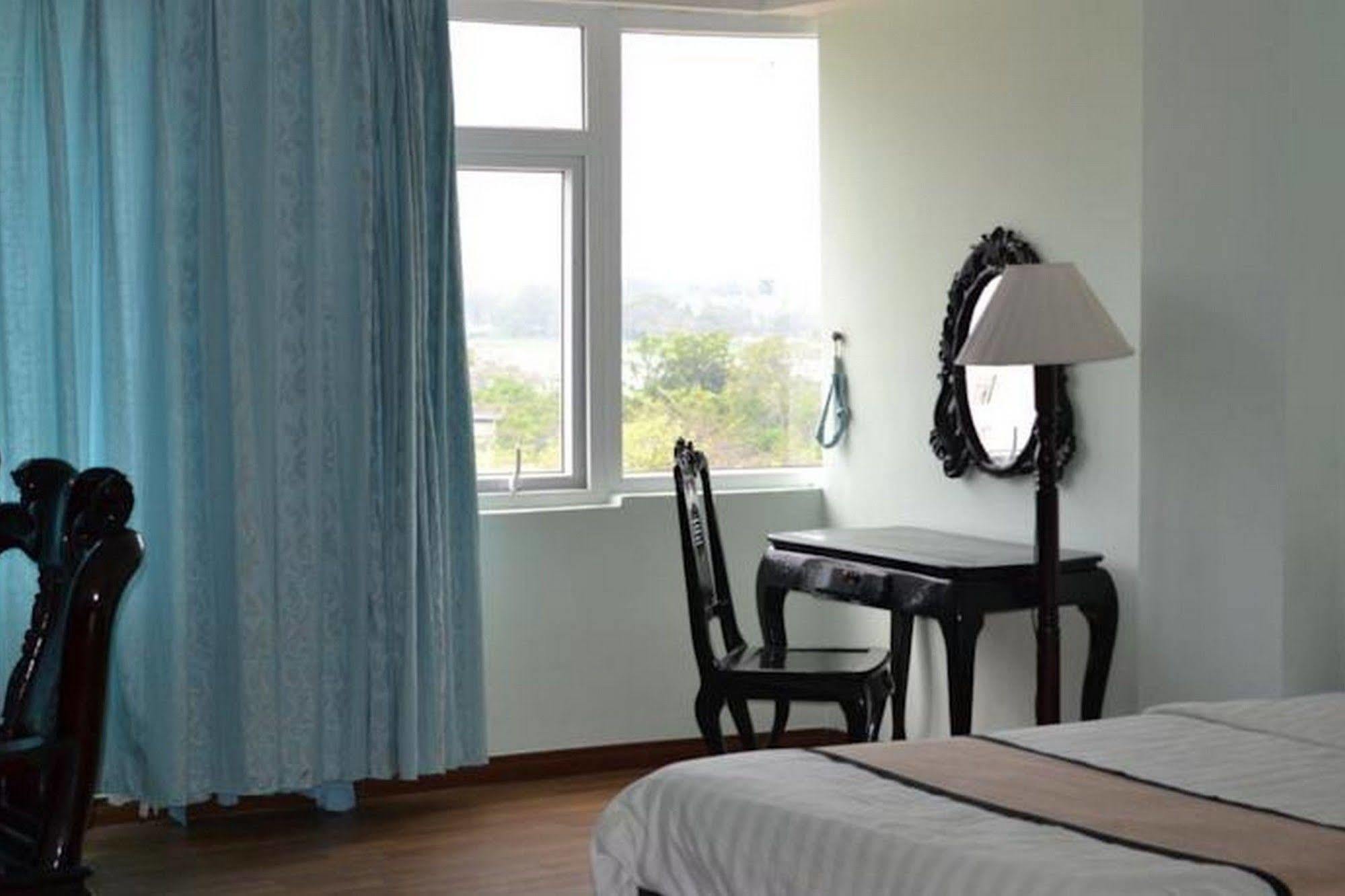 Hotel The Sunriver Boutique Hue