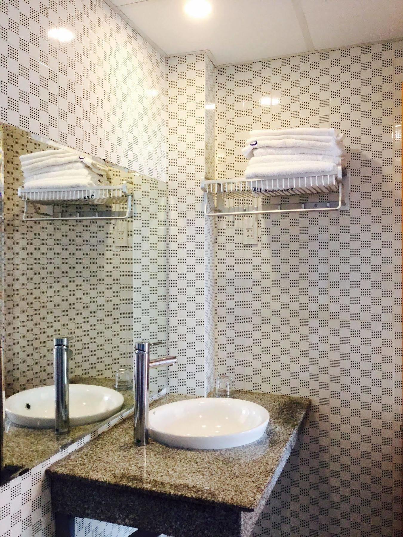 Anh Dao Hotel 2*