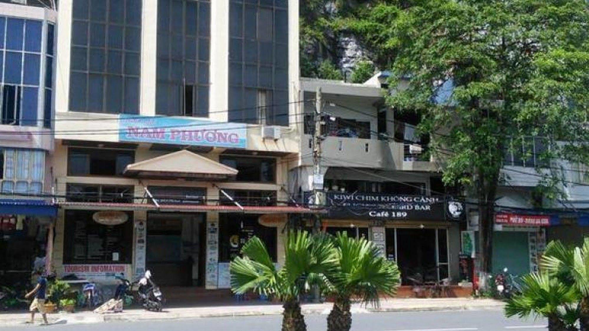 Nam Phương Khách sạn *