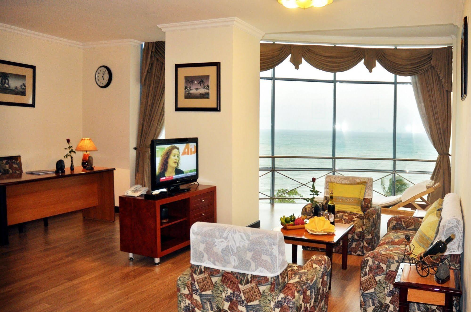 Hotel Yasaka Saigon & 4*
