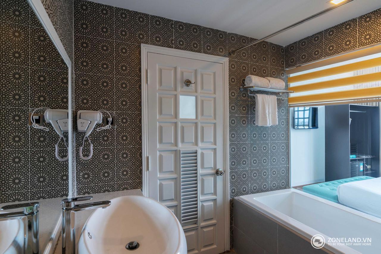 Hotel Zoneland - Flora & 3*