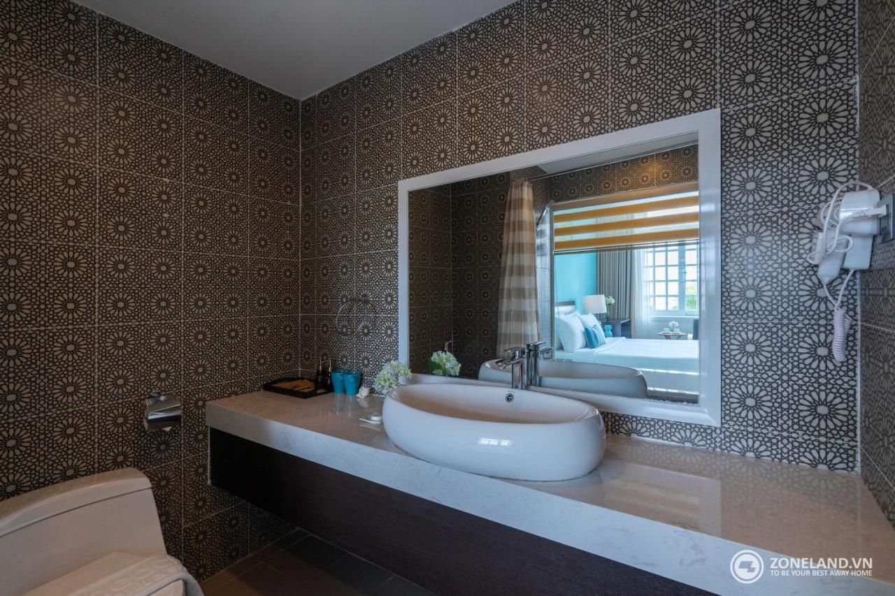 Zoneland - Flora & Hotel 3*