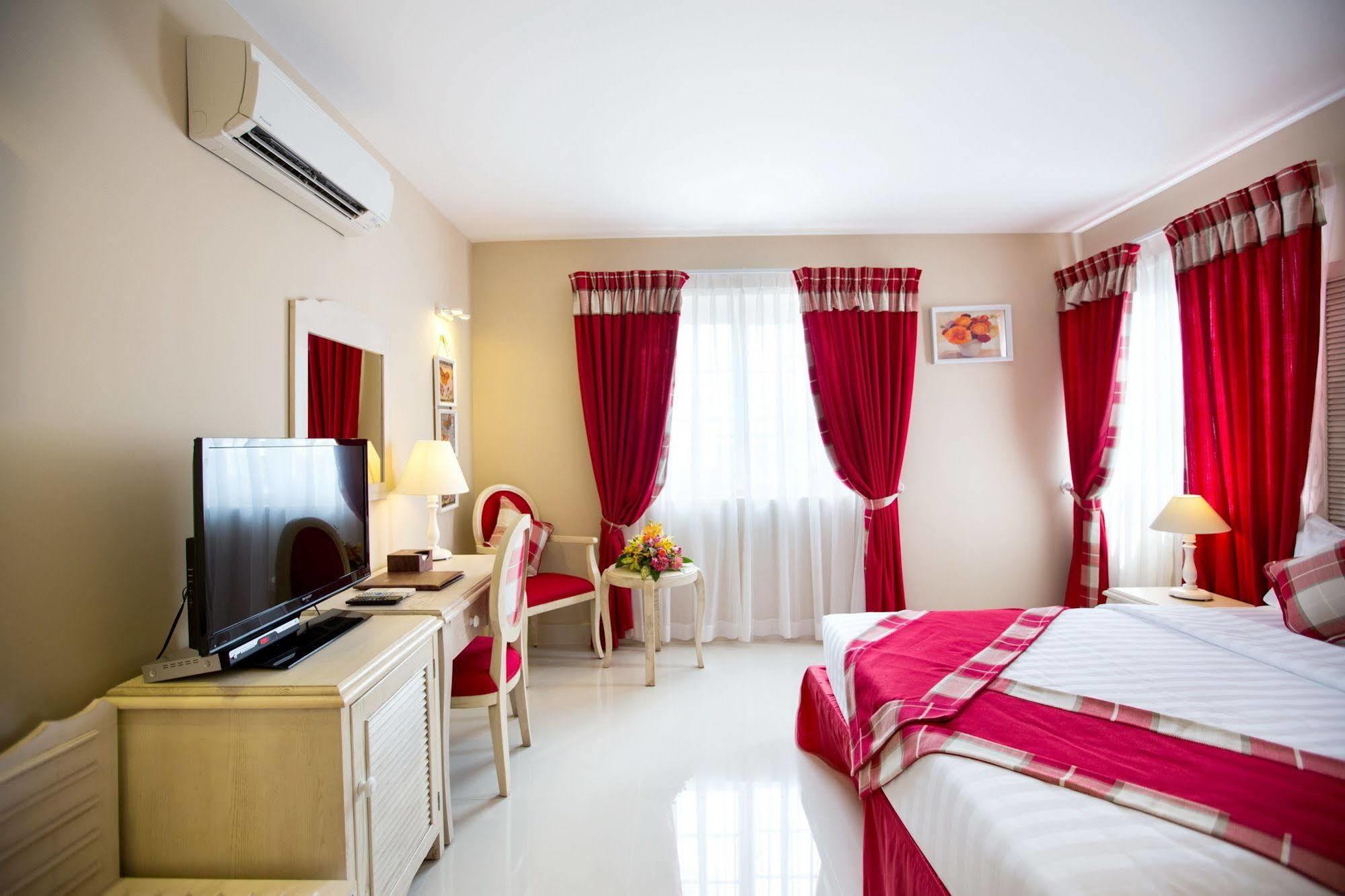 Khách sạn L'odéon Phu My Hung