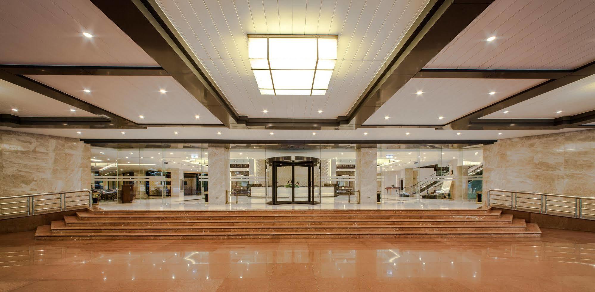 Khách sạn Quân đội - 1a Nguyễn Tri Phương 4*