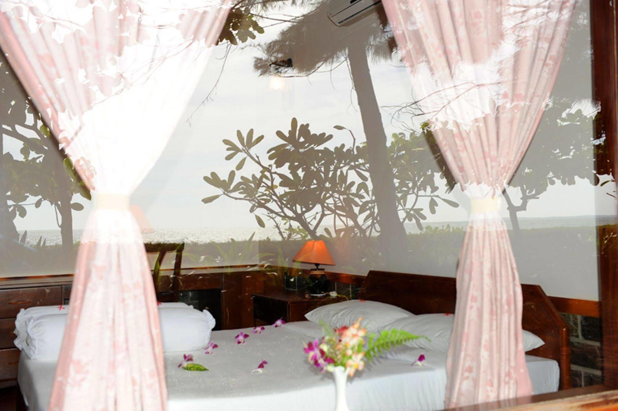 Resort Vinh Suong Seaside And