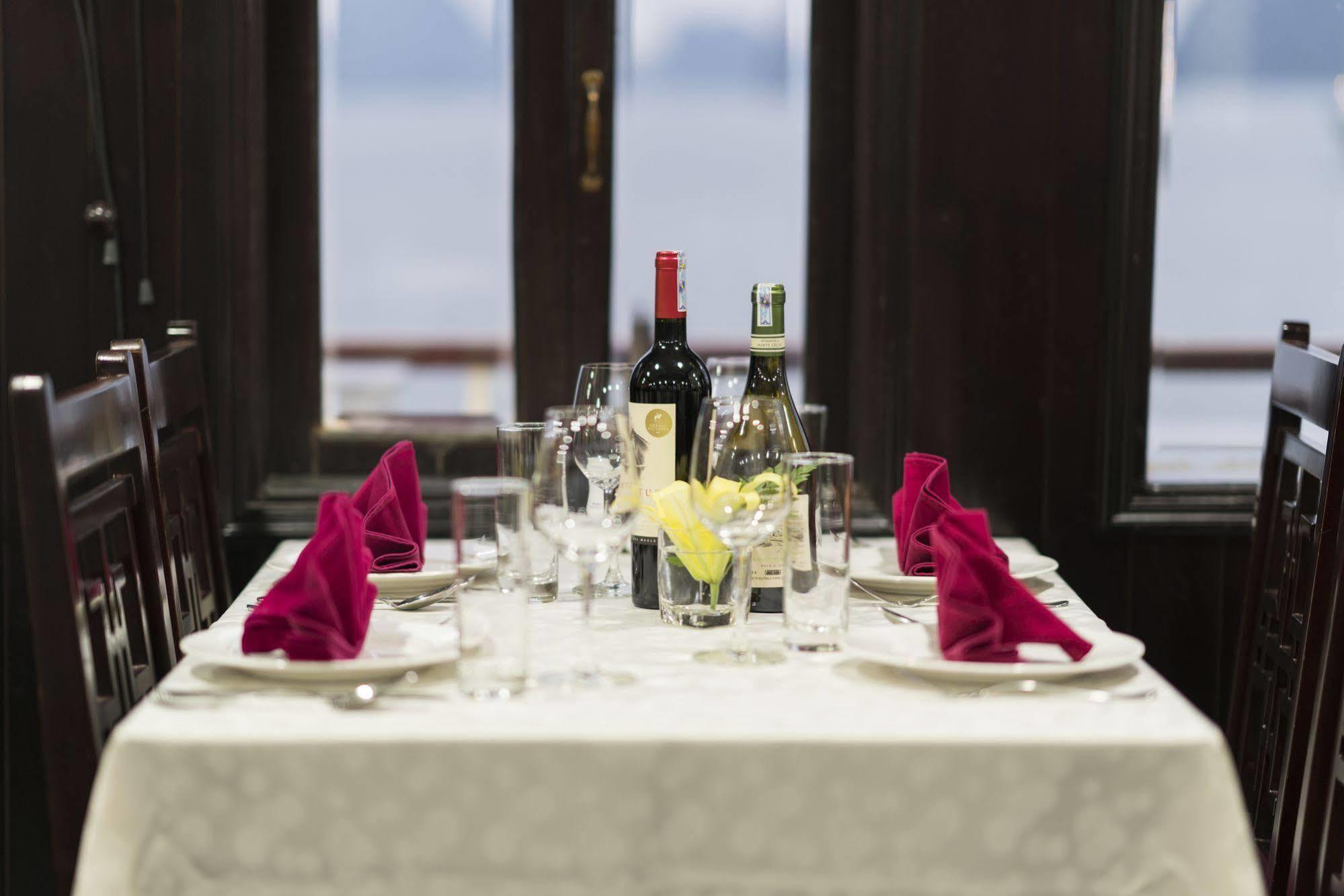 Du Thuyền Paloma Cruise 4* Hạ Long