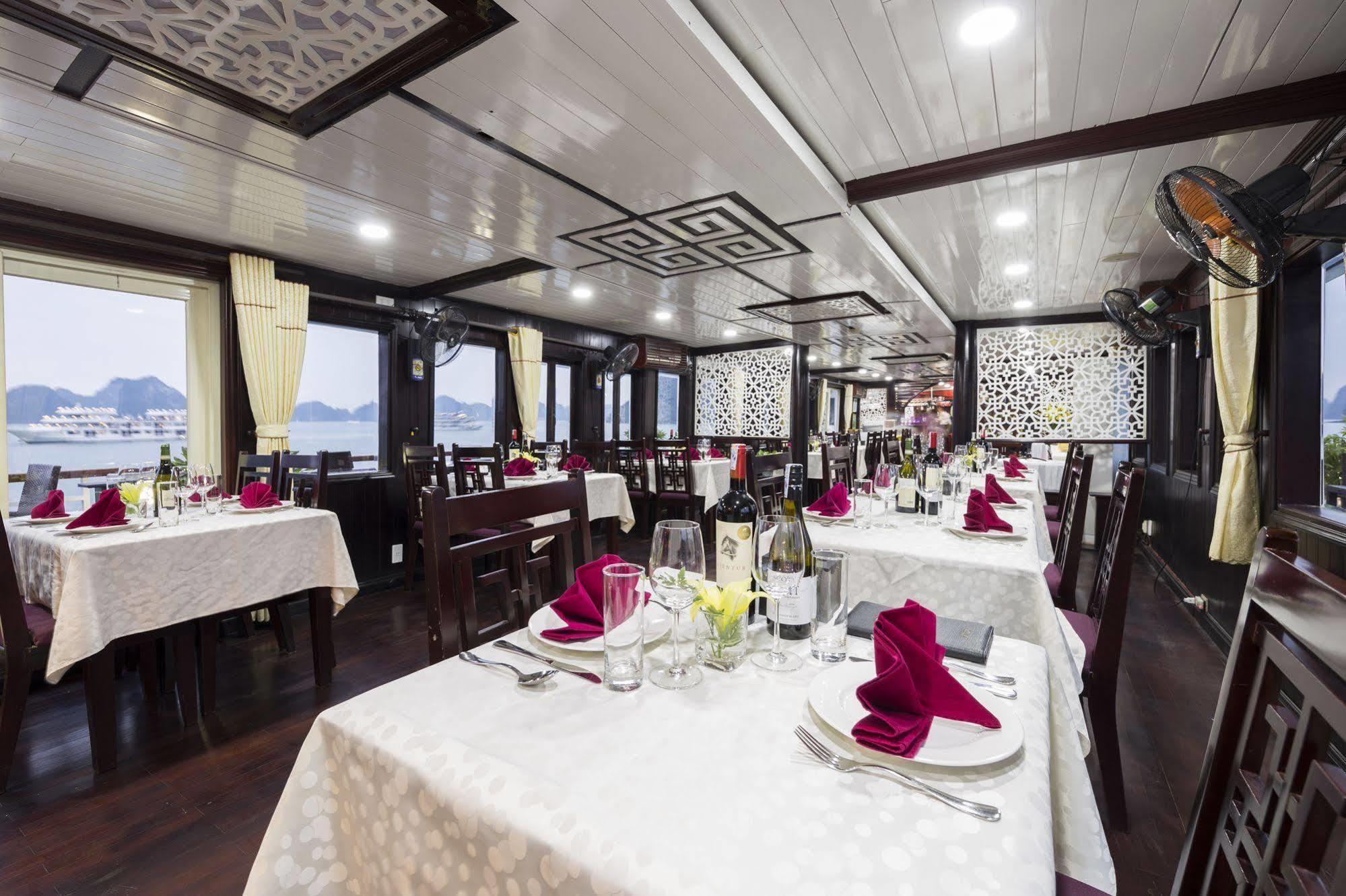 Du Thuyền Paloma Cruise Hạ Long