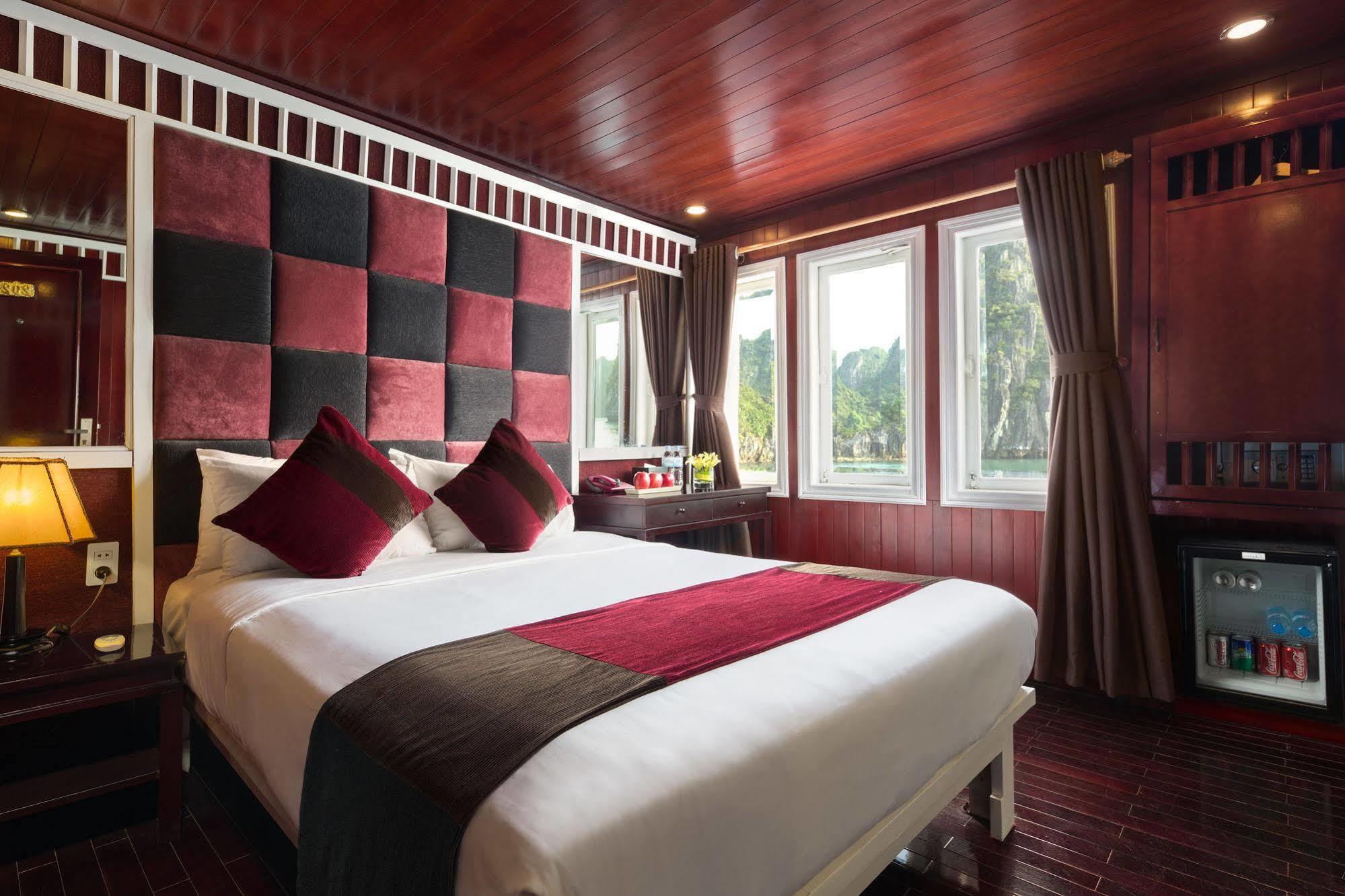 Du Thuyền Paloma Cruise  Hạ Long