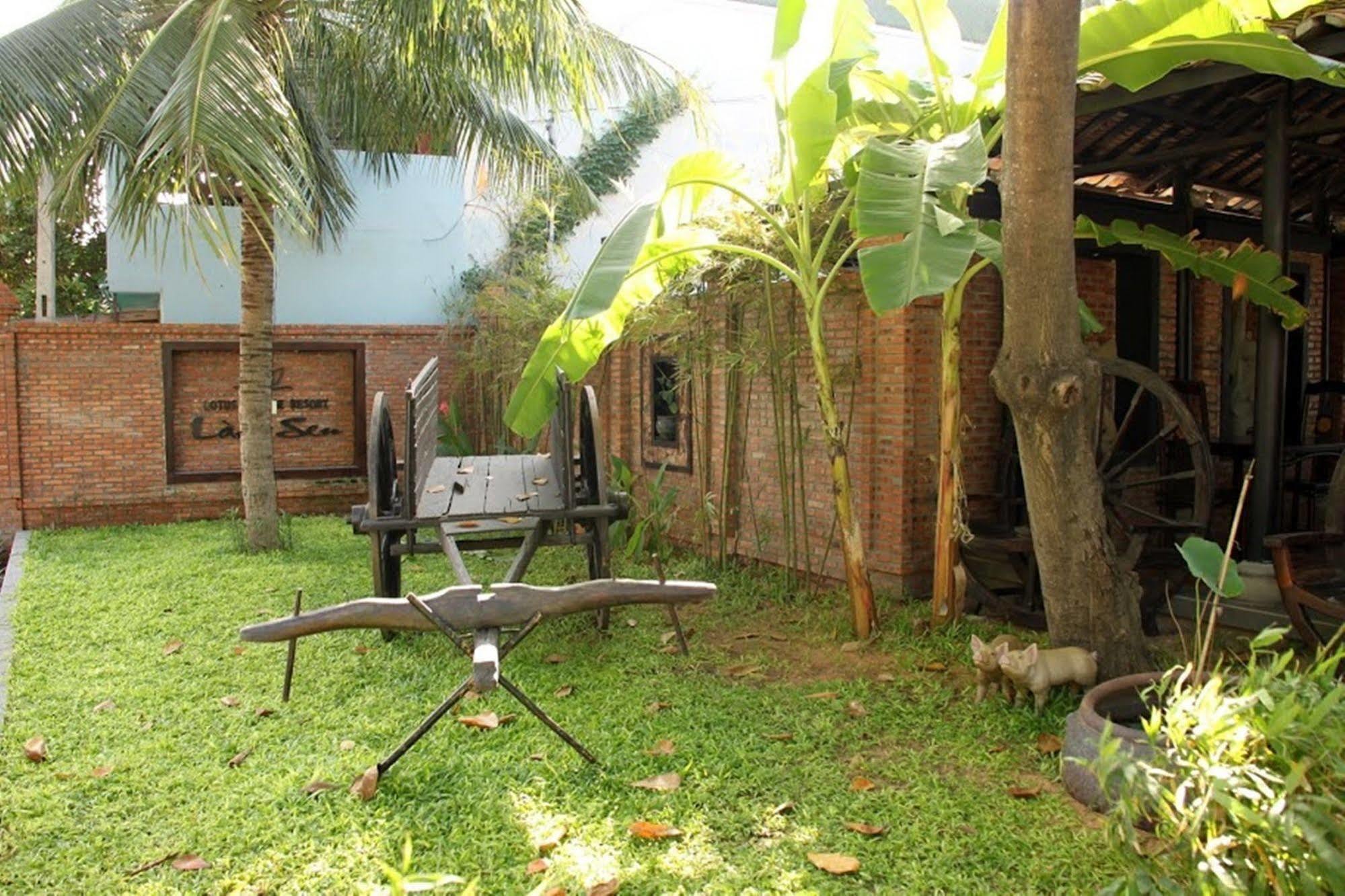 Resort Lotus Village