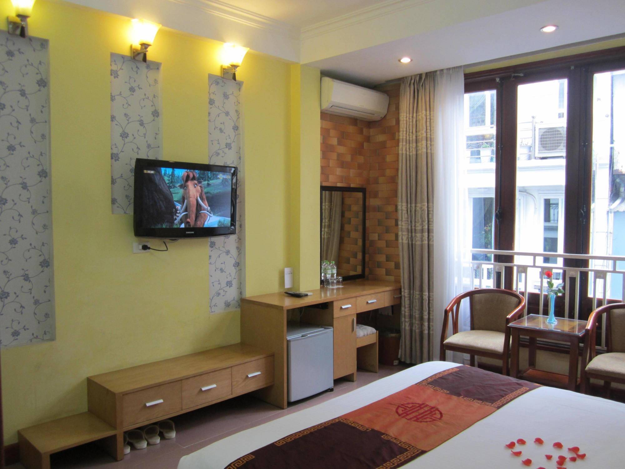 Madam Moon 3* Hanoi