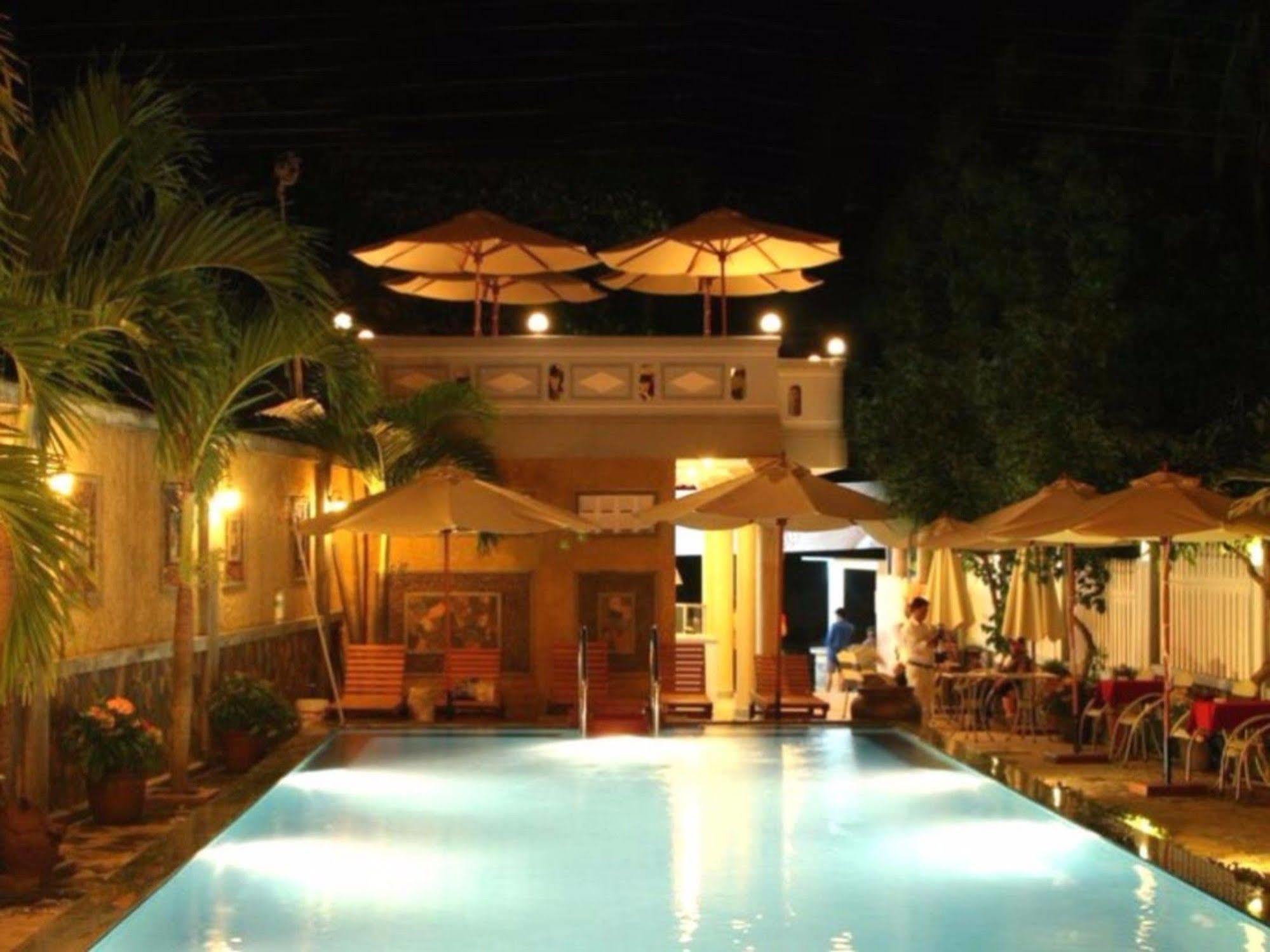 Ha Phuong Hotel 3*