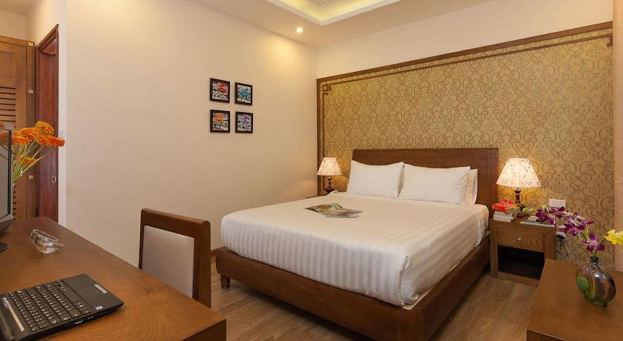Hotel La Palm Hanoi