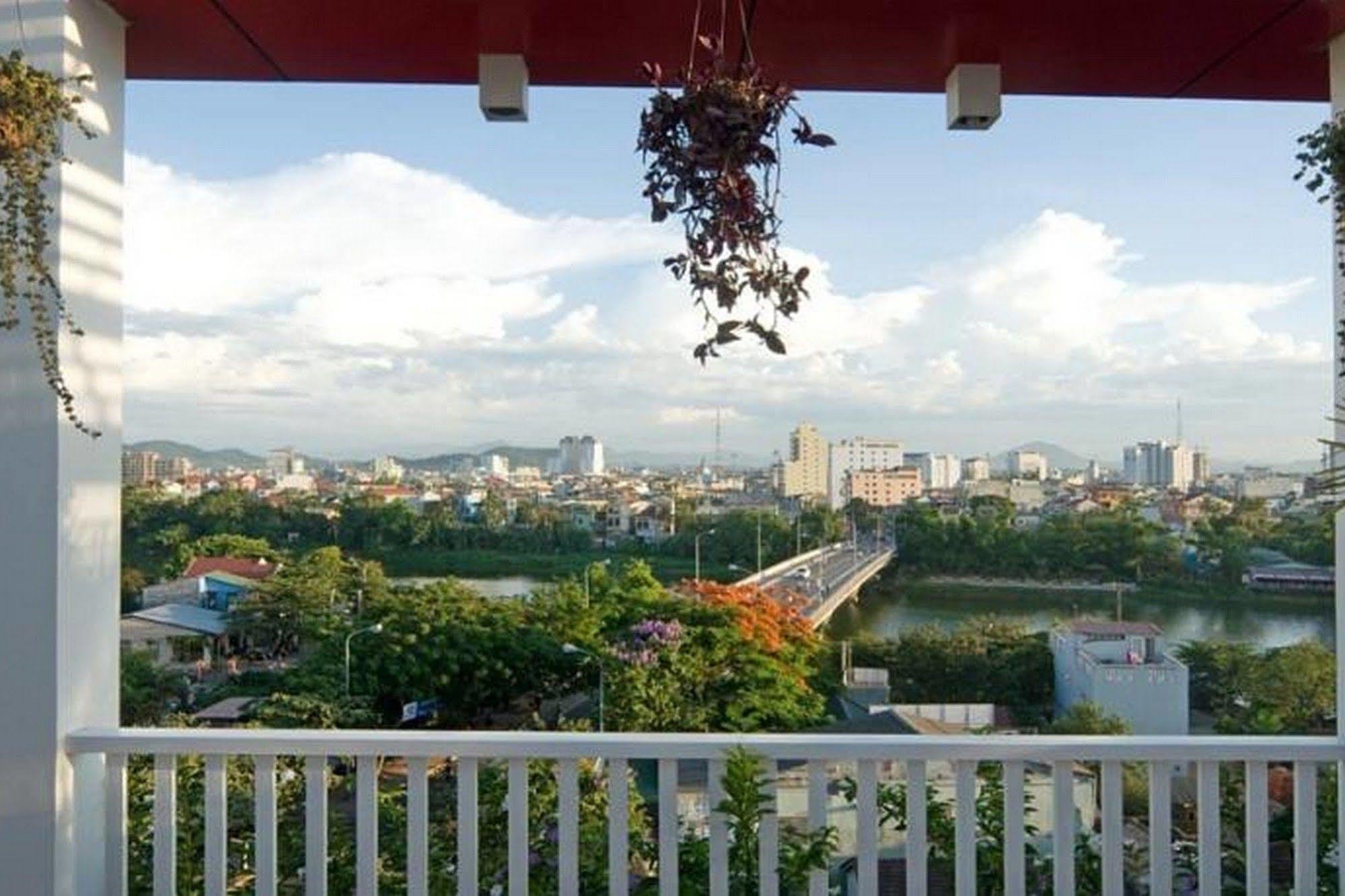 Hanh Hotel 2*