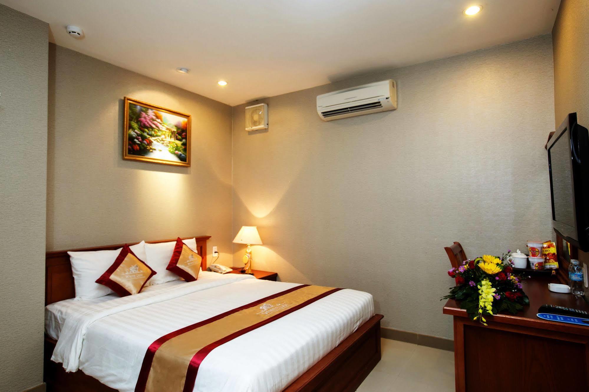 Hotel Reddoorz Premium White Lion 3*