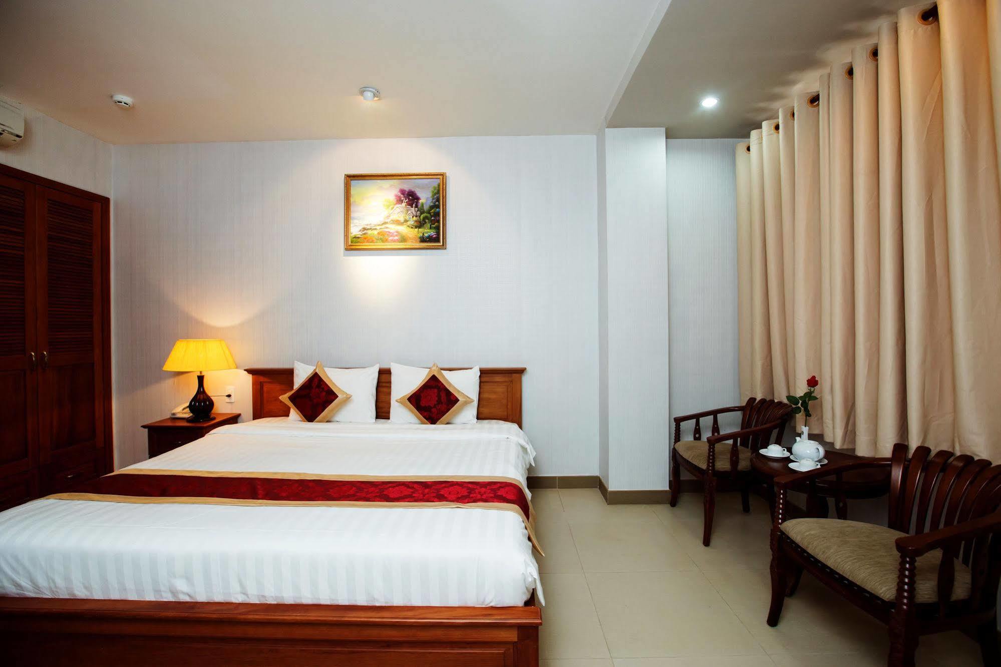 Hotel Reddoorz Premium White Lion 3*