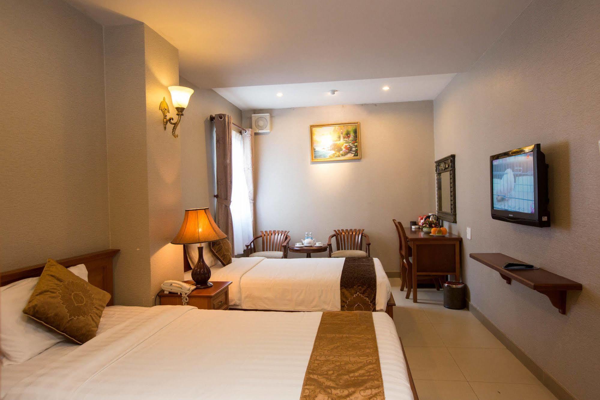 Hotel Reddoorz Premium White Lion 3*