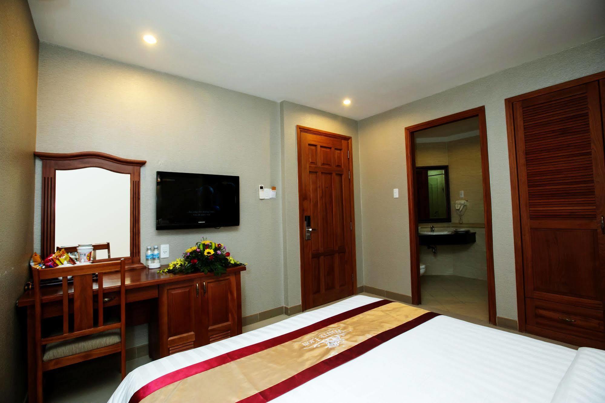 Hotel Reddoorz Premium White Lion 3*