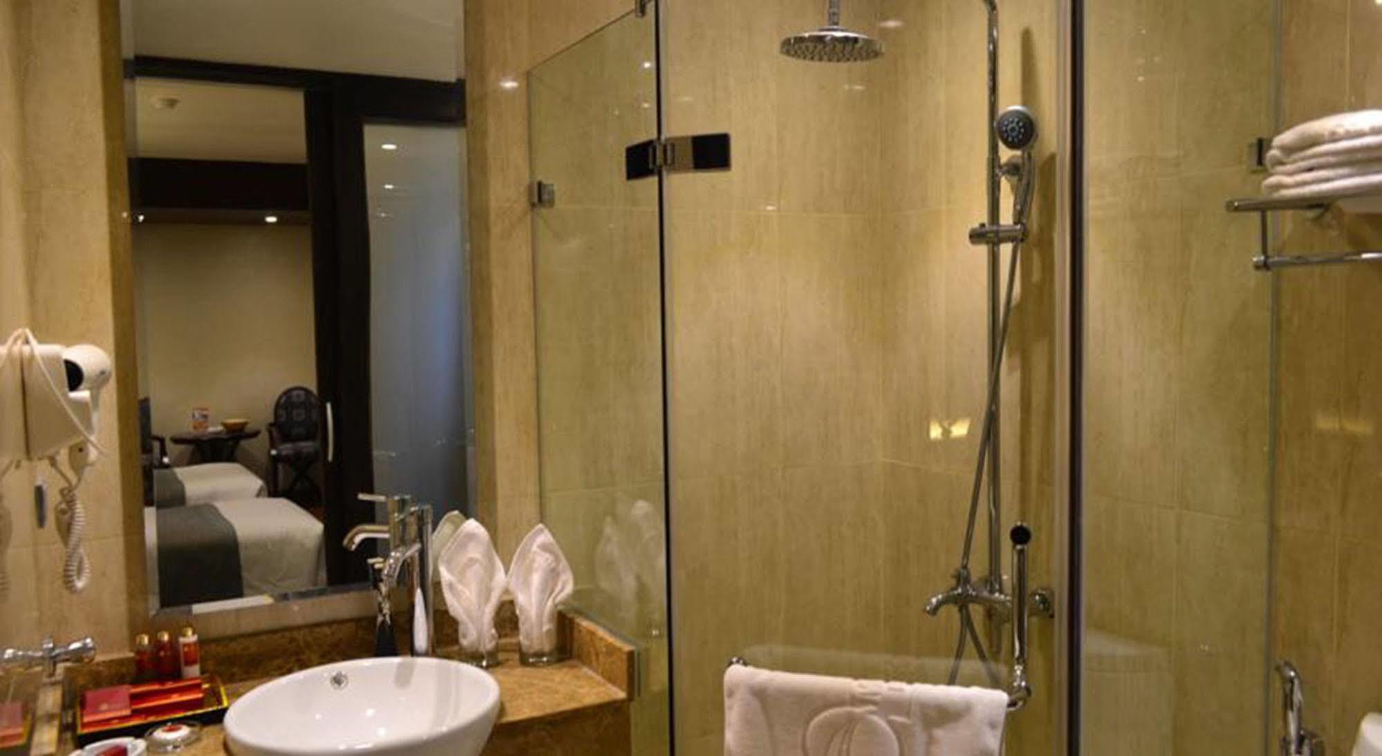 Hotel Rising Dragon 3*