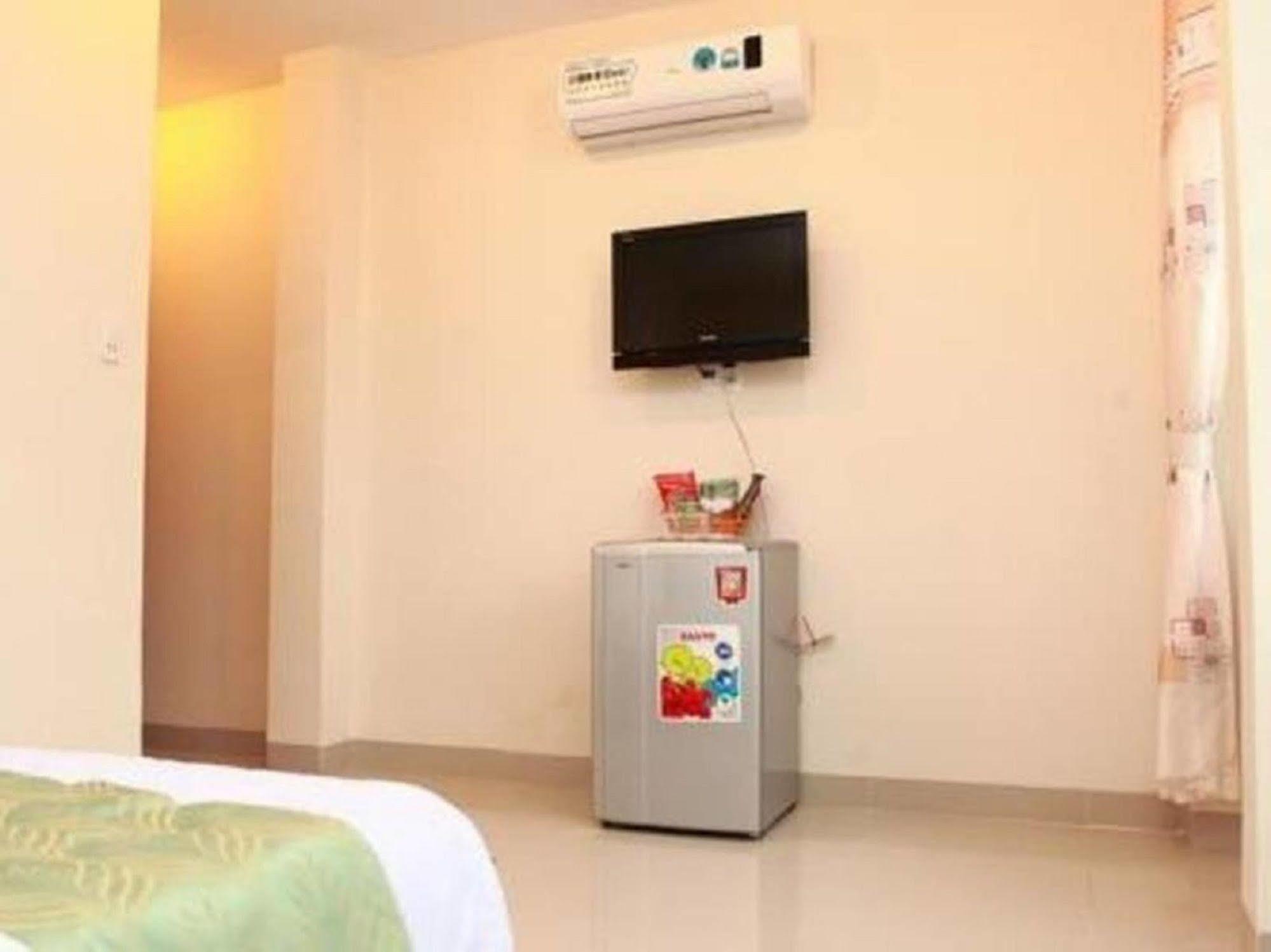 Phi Long Hotel 2*