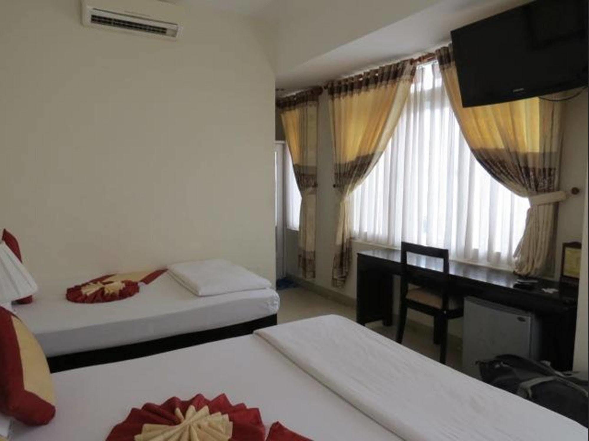 Hotel Canary Hue