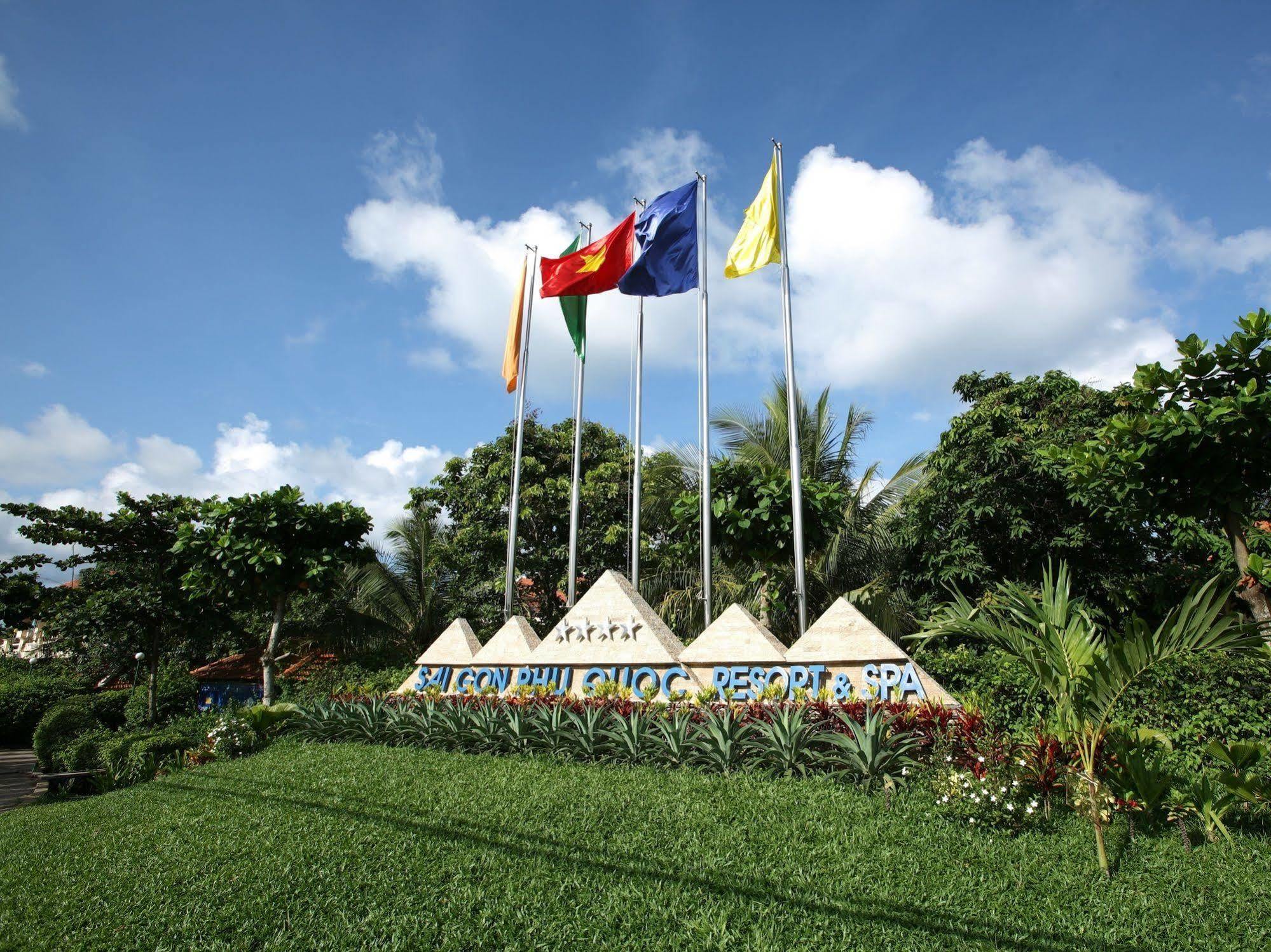 Resort Saigon & 4*