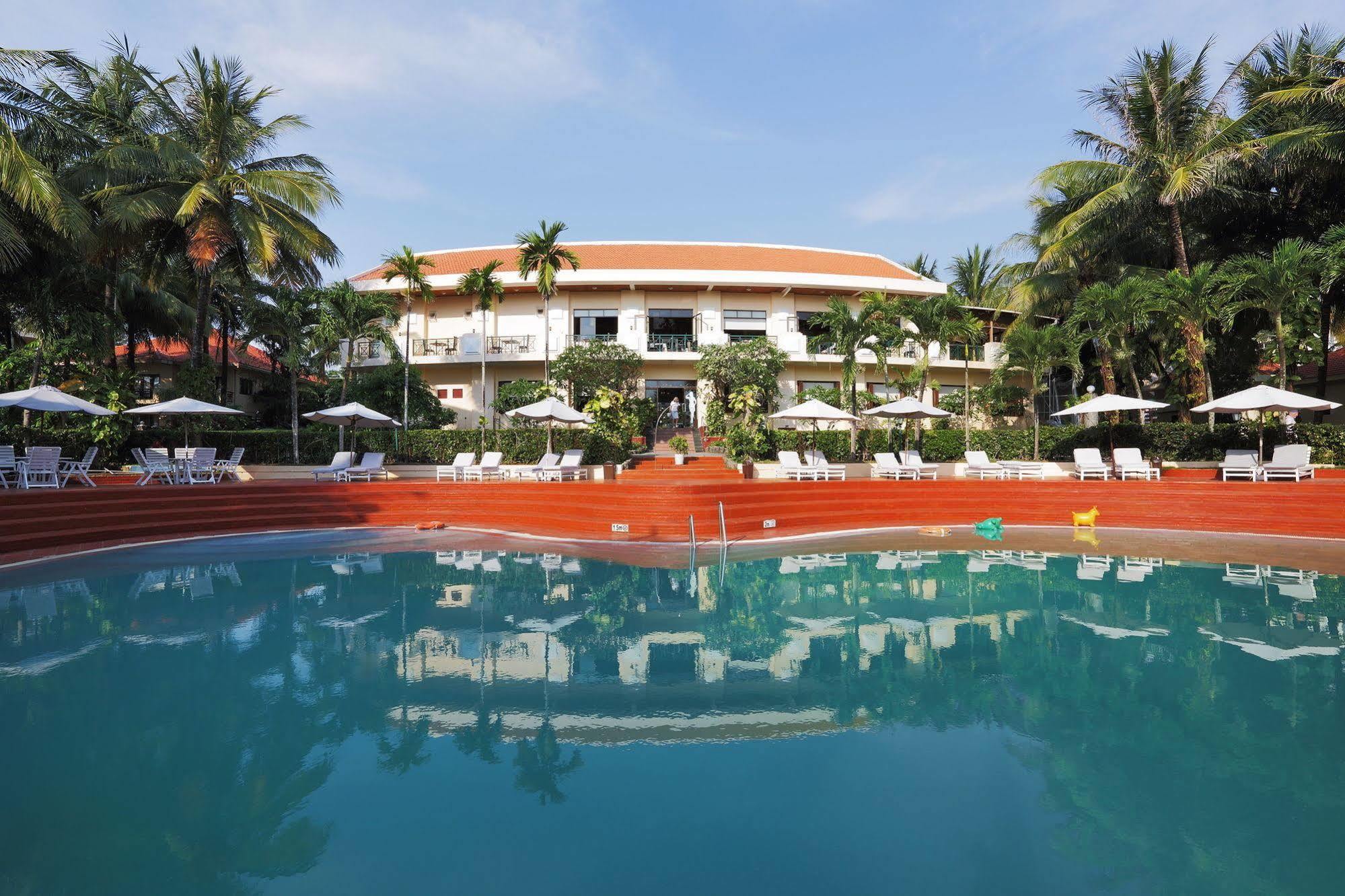 Resort Saigon &
