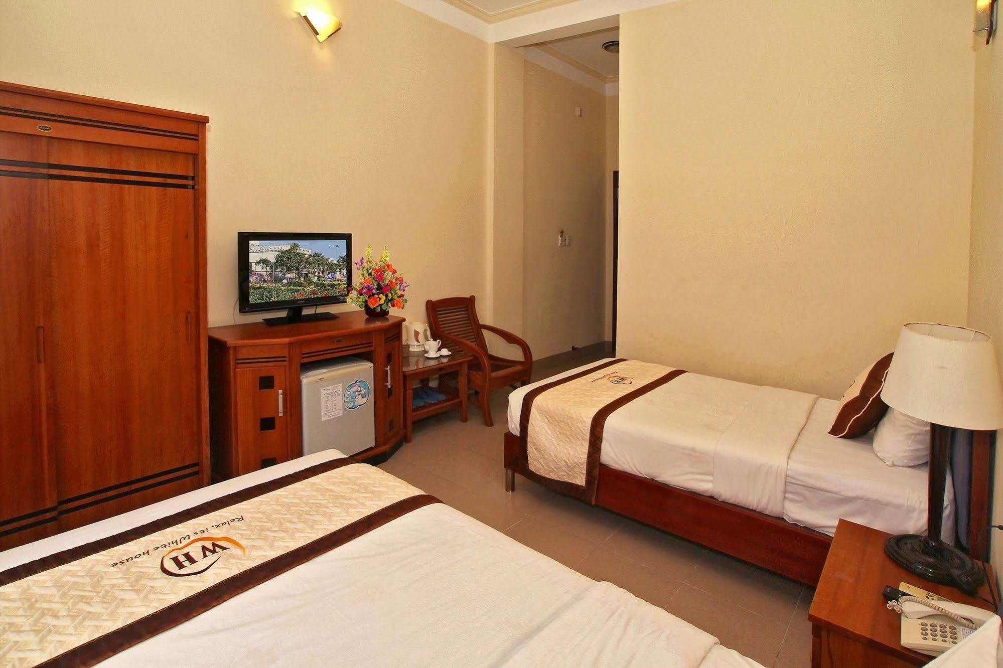Hotel Flora Beach Hotel & Spa 3*