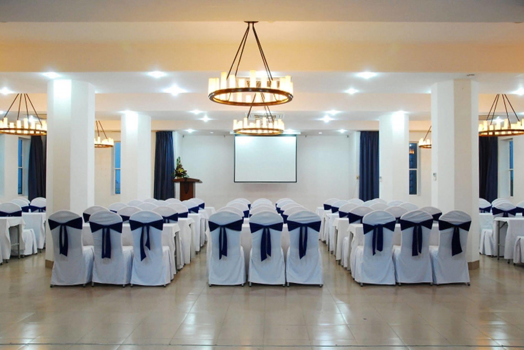 Flora Beach Hotel & Spa 3*