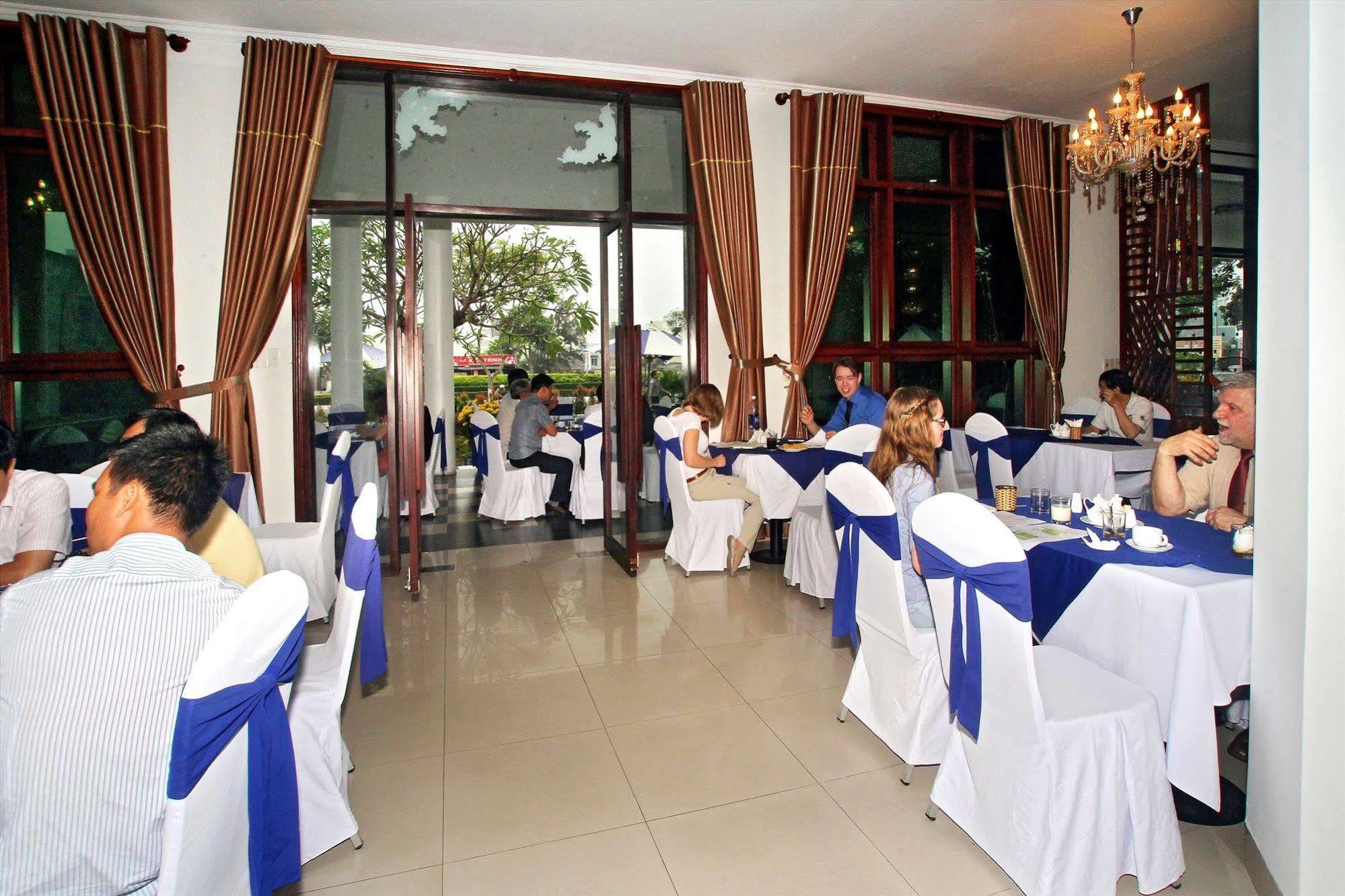 Flora Beach Hotel & Spa Da Nang