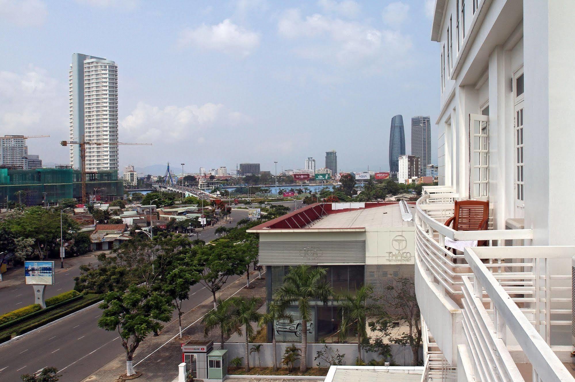 Flora Beach Hotel & Spa 3*