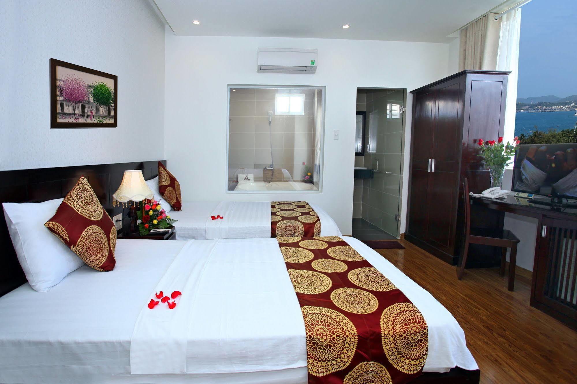 Azura Hotel 3*