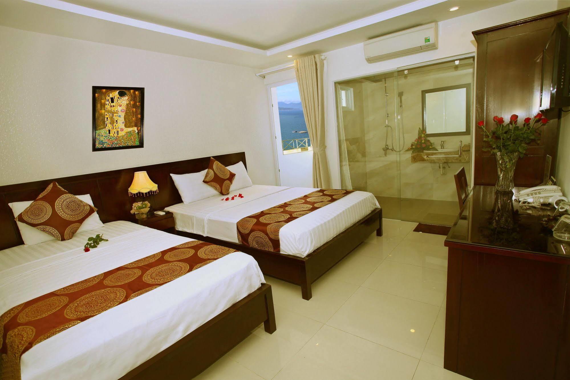 Azura Hotel 3*