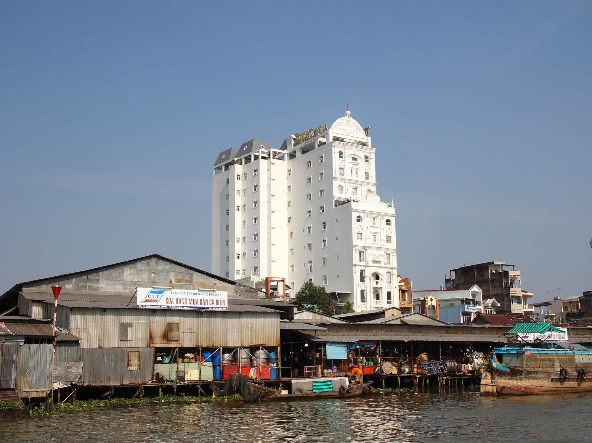 Hotel West