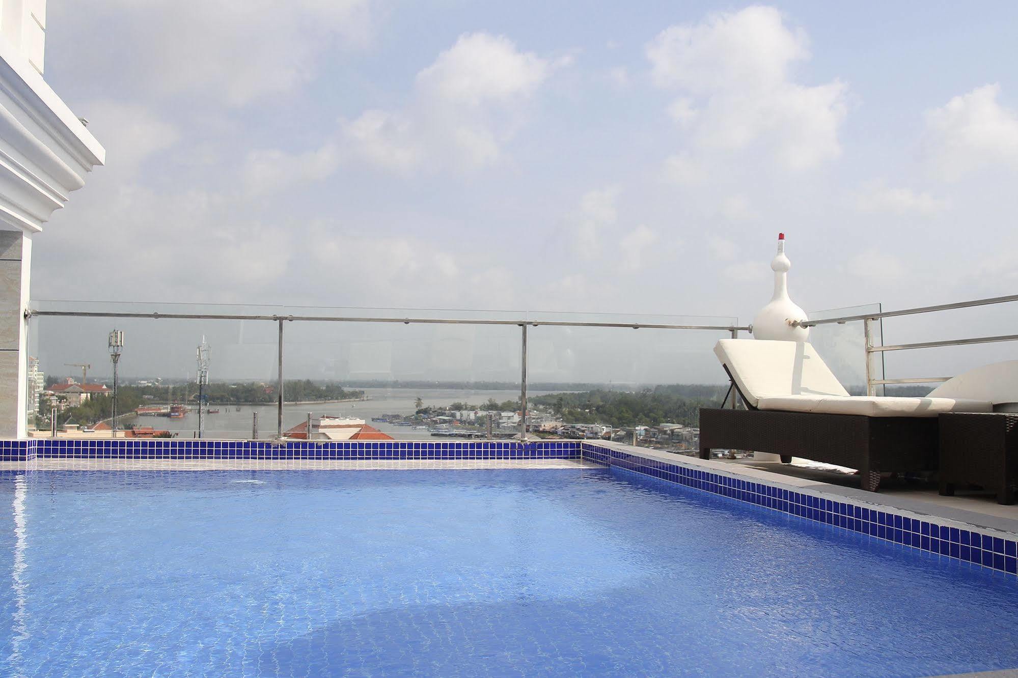 West Hotel 4*