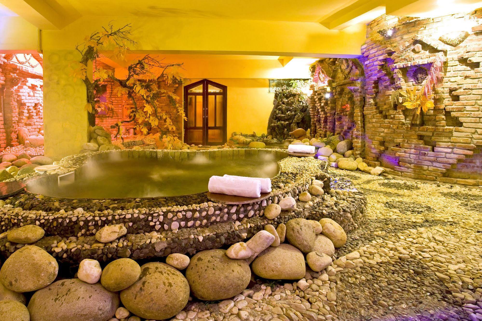 Chau Long Khách sạn 4*