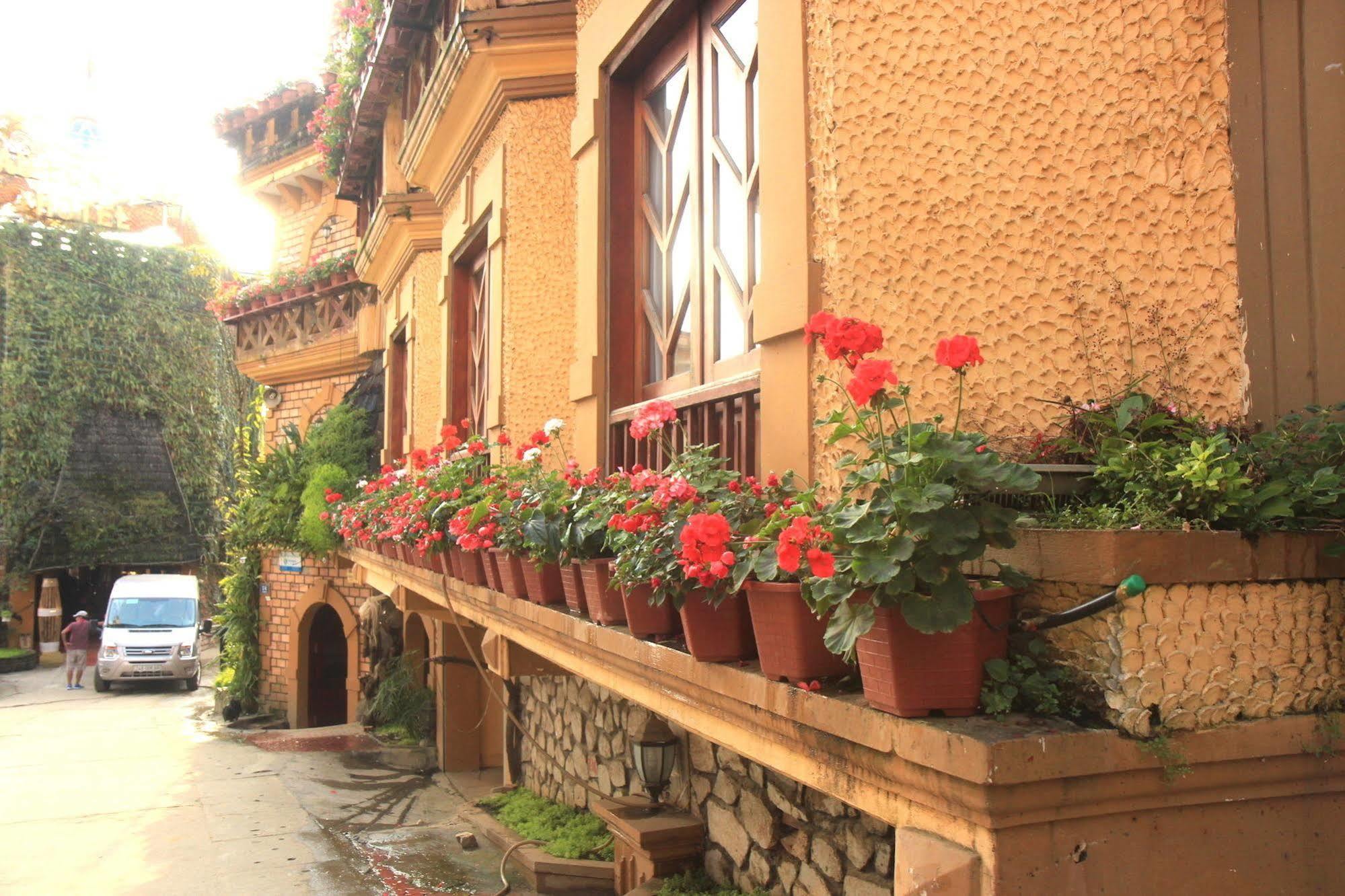 Chau Long Khách sạn 4*