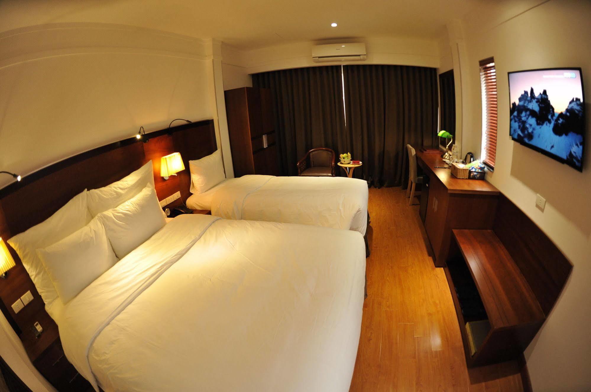 The Vancouver - Hotel