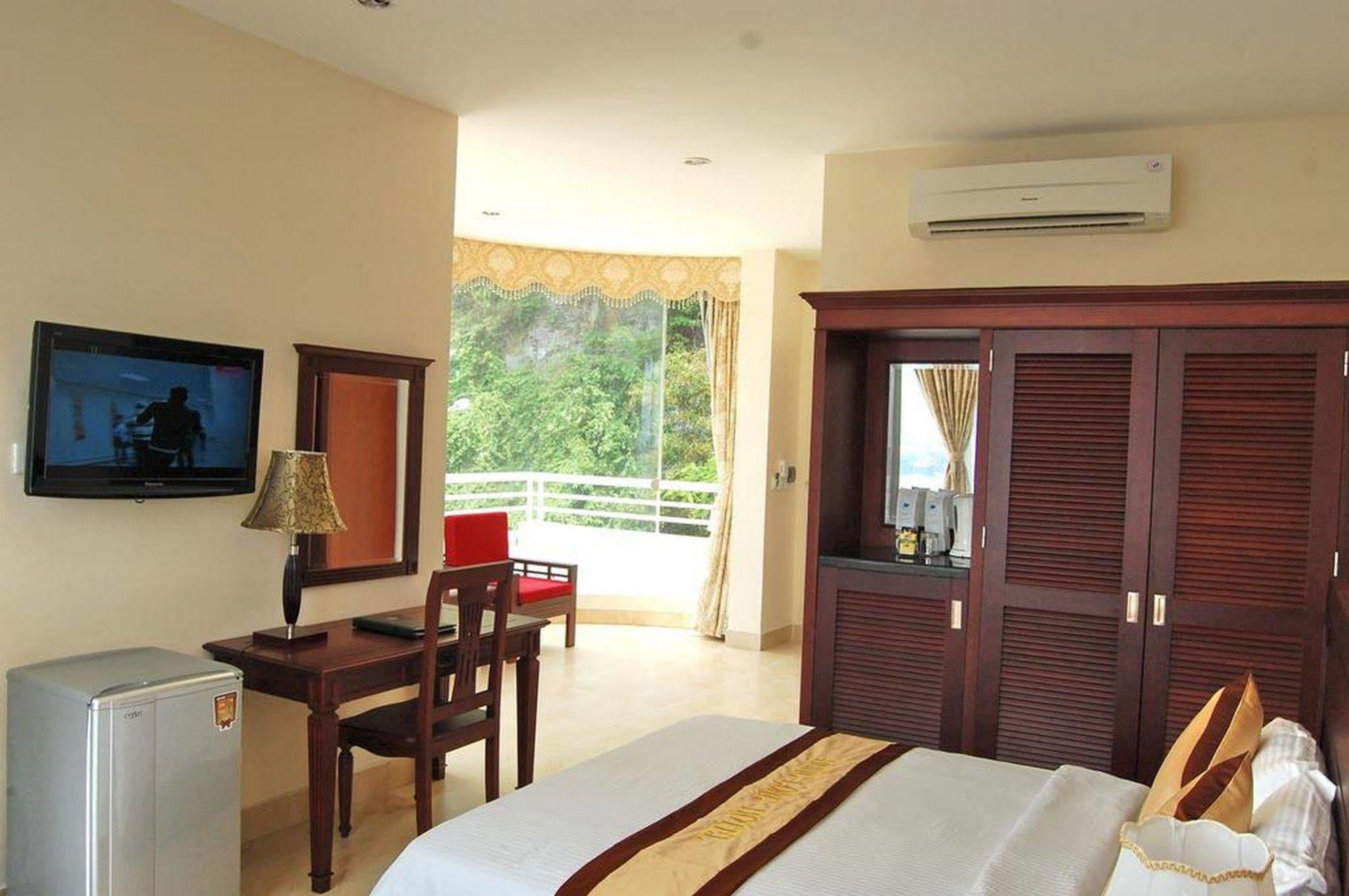 Hung Long Harbour Cat Ba Hotel Dong Khe Sau