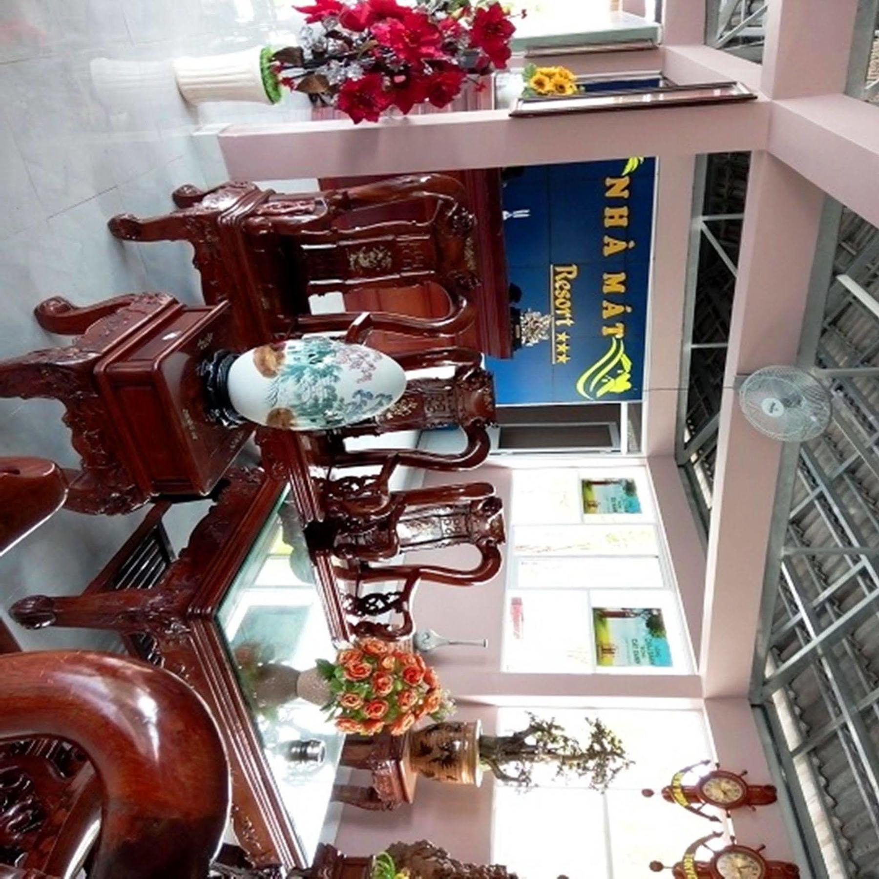 Hotel Nha Mat 3*