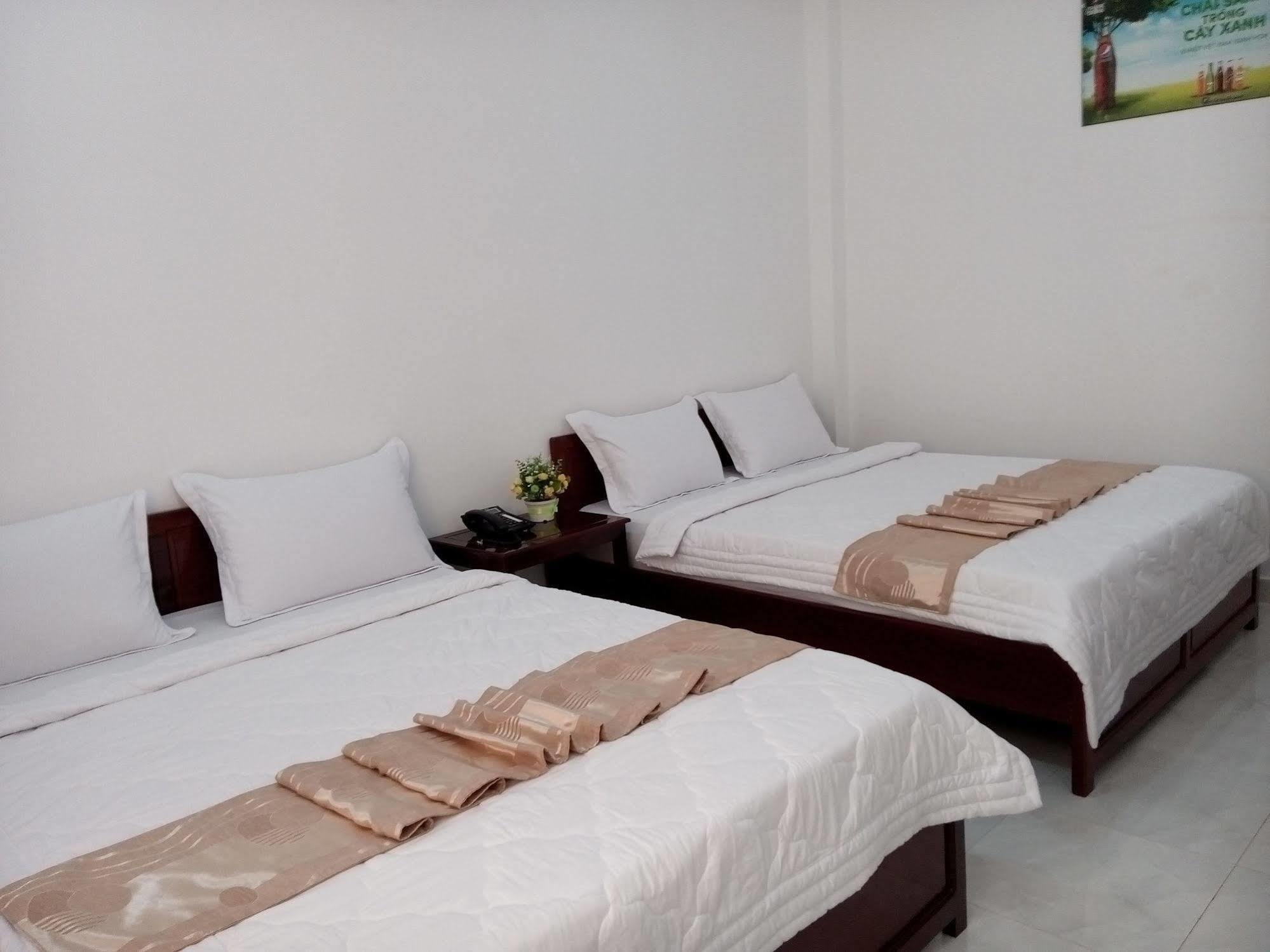 Hotel Nha Mat 3*