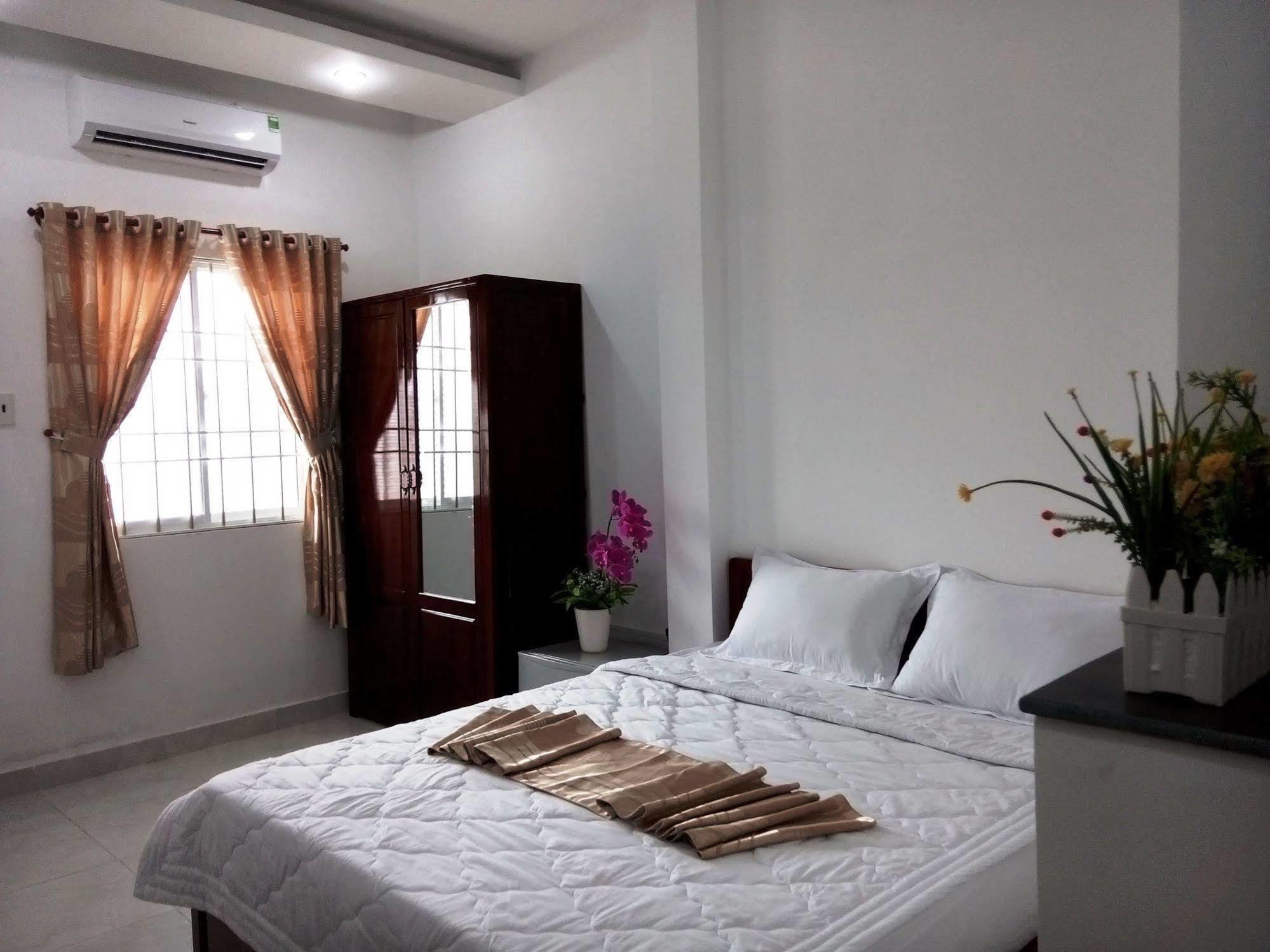 Hotel Nha Mat 3*