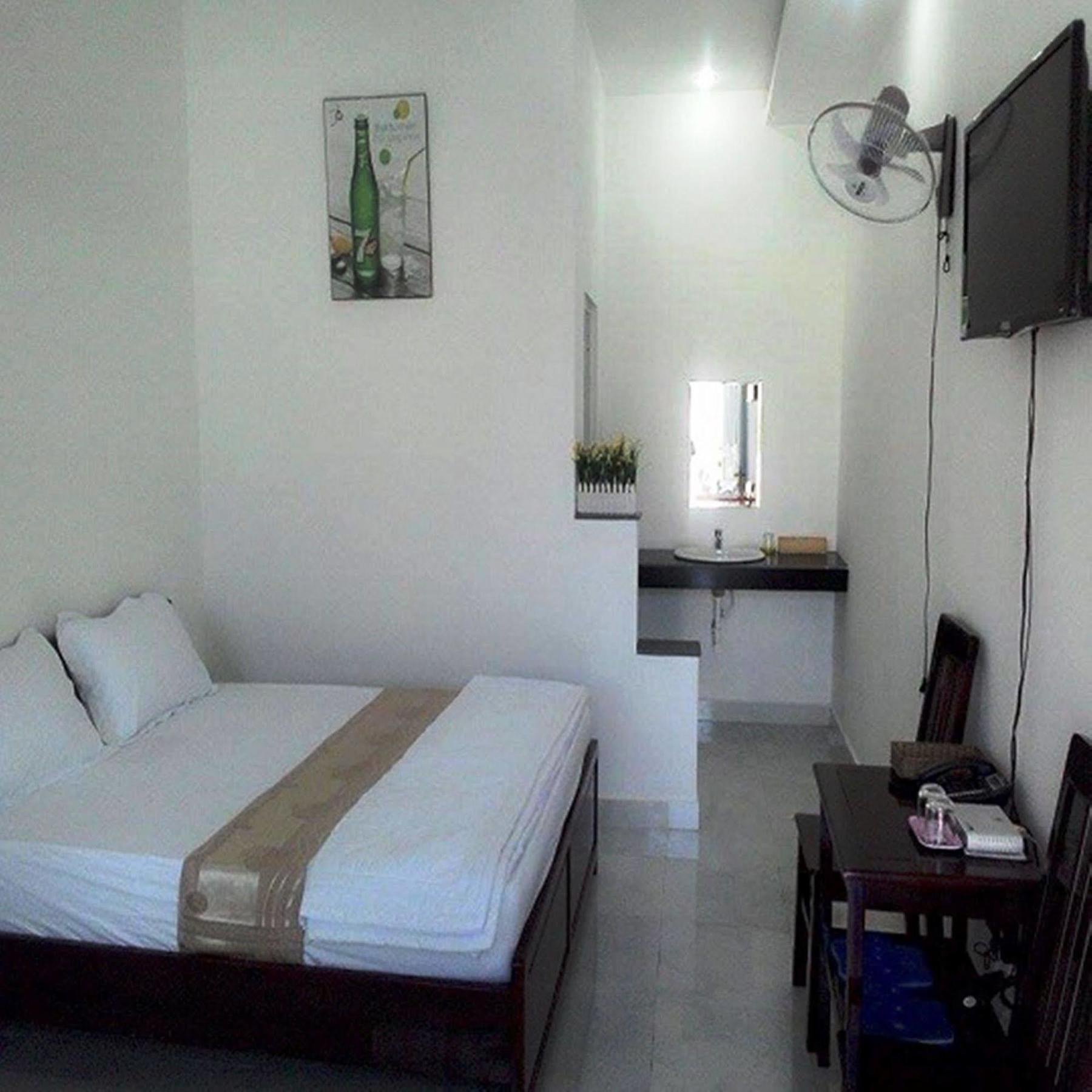 Hotel Nha Mat 3*