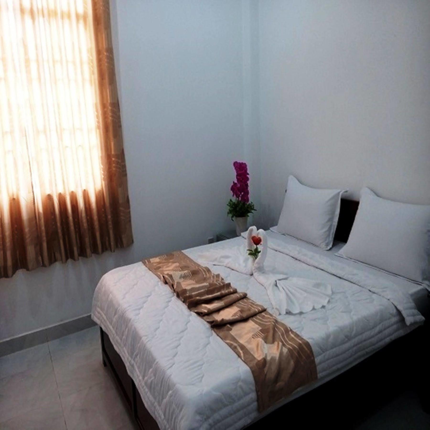Hotel Nha Mat 3*