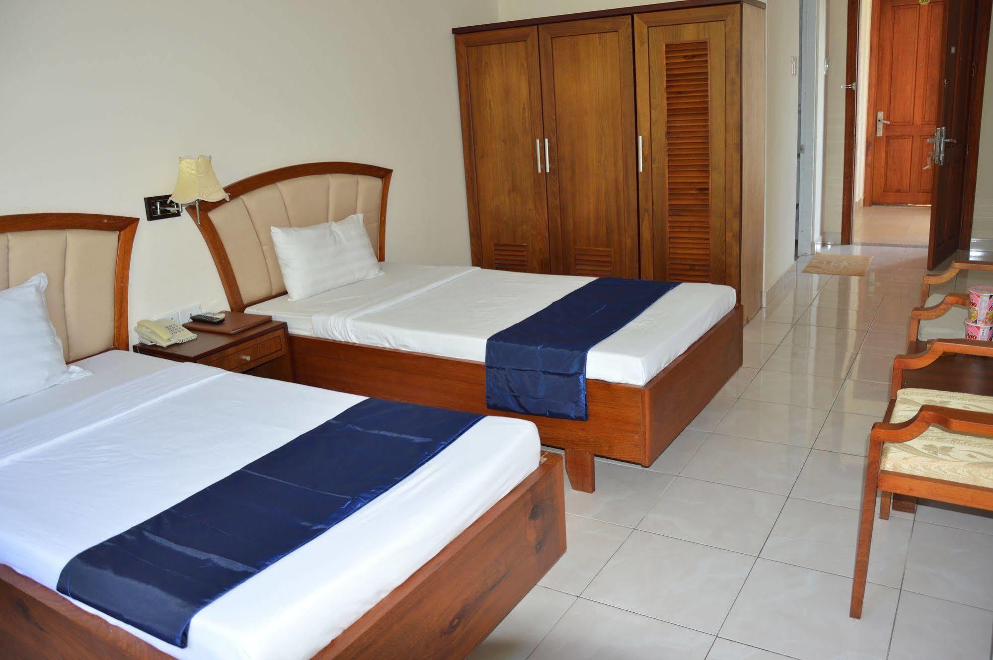 Ha Long Hotel