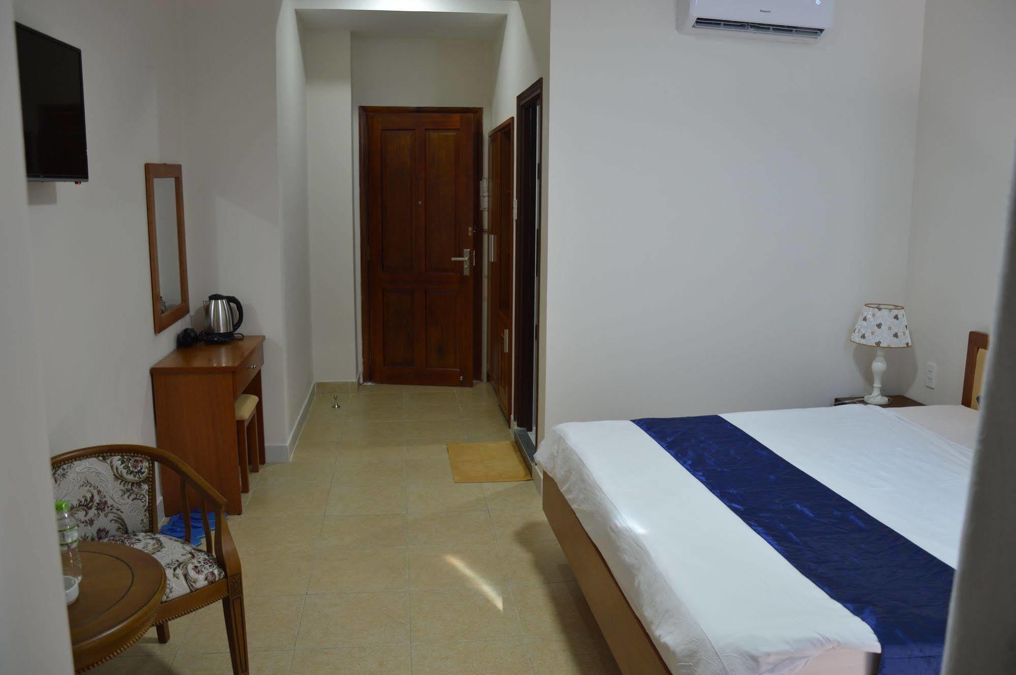 Ha Long Hotel 2*